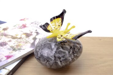 Mini Urn grijze steen gele vlinder VU.15.GYYE