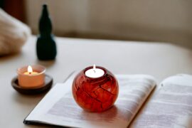 Mini urn wax red marble WU.8.RMB sfeer 1