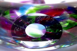 Urn “Eternal” | Rood Blauw Groen | Glazen Urn | Luxe Urnen | Urnen Kopen