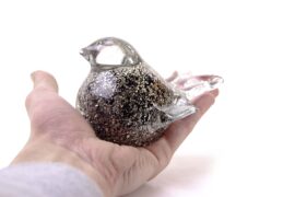 Mini Urn Vogel met vleugels | Zwart & Gouden Decoratie