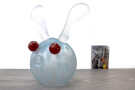 ”The Rabbit” | Konijn van Mat Glas | Licht Blauw