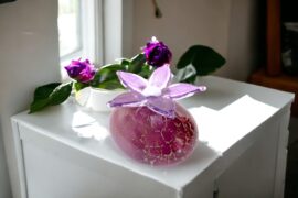 Mini Urn met Bloem | Oud roze Steen | Paarse Bloem | Glazen Urn | Luxe Urnen | Urnen Kopen |