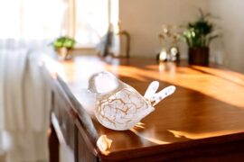 Mini Urn Bird | White with gold leaf | With Wings