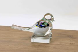 Mini Urn Vogel Wit op Kristallen sokkel