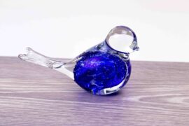 Mini Urn Vogel Blauw ‘Bubble’ op Kristallen sokkel
