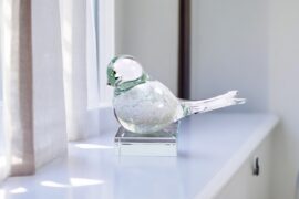 Mini Urn Bird White on crystal base Loranto Glass
