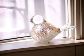 Mini Urn Vogel Wit met Goudspikkels | Kleine urn voor thuis