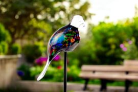 Tuinsteker Vogel Zwart en Kleur | Hangende staart | Luxe Tuindecoratie