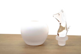Witte Mini Urn met Hond van Loranto – 18,5 cm