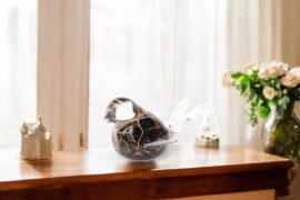 Mini Urn Vogel | Zwart met bladgoud | Met Vleugels